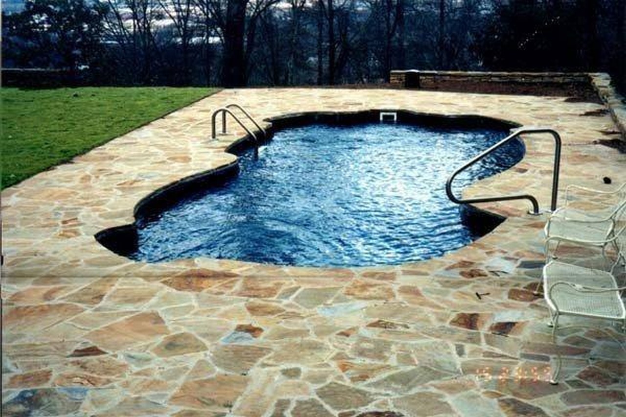 <div class='closebutton' onclick='return hs.close(this)' title='Close'></div><div class='firstH'><img src='images/logo-white-small.png'></div><h1>Catalina Fiberglass Pools</h1><p>Size: 16' x 32'<br>Depth: 3' - 6'<br>Gallons: 12400<br>Square Feet: 465</p><div class='getSocial'><h1>Share</h1><p class='photoBy'>Photo by Gulf Coast Pools</p><iframe src='http://www.facebook.com/plugins/like.php?href=http%3A%2F%2Fgulfcoastpoolsllc.com%2Fimages%2Fcaribbean-bay%2Fmayan%201.jpg&send=false&layout=button_count&width=100&show_faces=false&action=like&colorscheme=light&font&height=21' scrolling='no' frameborder='0' style='border:none; overflow:hidden; width:100px; height:21px;' allowTransparency='true'></iframe><br><a href='http://pinterest.com/pin/create/button/?url=http%3A%2F%2Fwww.gulfcoastpoolsllc.com&media=http%3A%2F%2Fwww.gulfcoastpoolsllc.com%2Fimages%2Fcaribbean-bay%2Fmayan%201.jpg&description=Pools' data-pin-do='buttonPin' data-pin-config=\'above\'><img src='http://assets.pinterest.com/images/pidgets/pin_it_button.png' /></a><br></div>